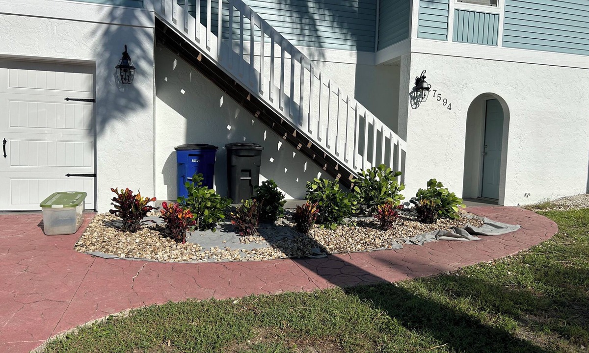 Biggar House | 1.5 miles to beautiful Bonita Beach. No traffic to deal with!