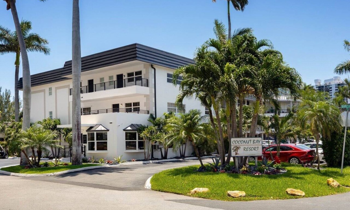 East Fort Lauderdale Resort | 1-bedroom 1 bath 1 block from the beach and restaurants in Ft Lauderdale Beach