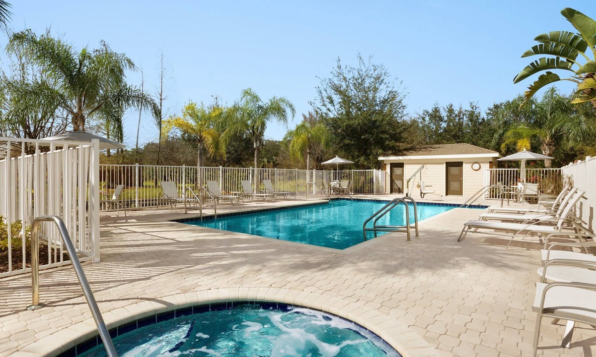 Tampa Condo | 1 Bedroom | Outdoor Pool, Free Breakfast!