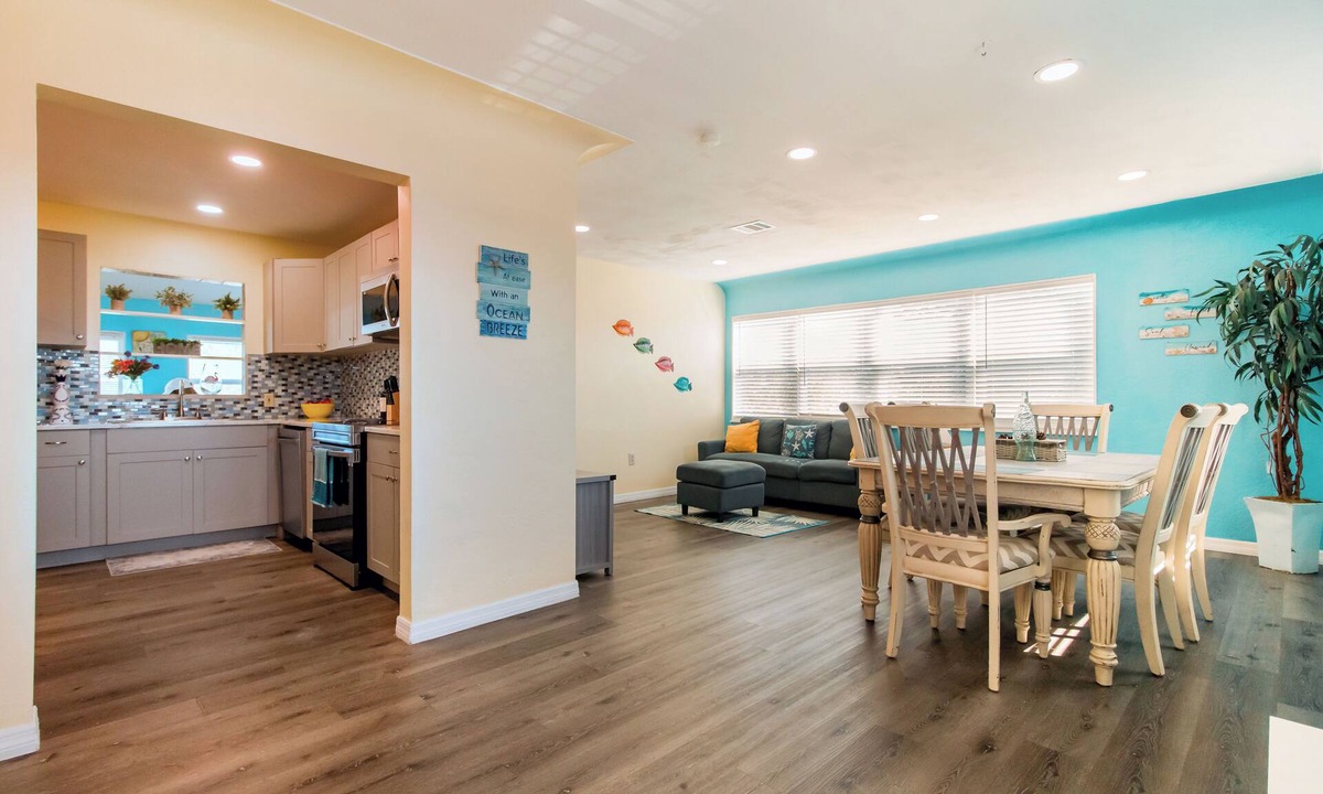 Gulfport Apartment | 1 block from beach and Art District
