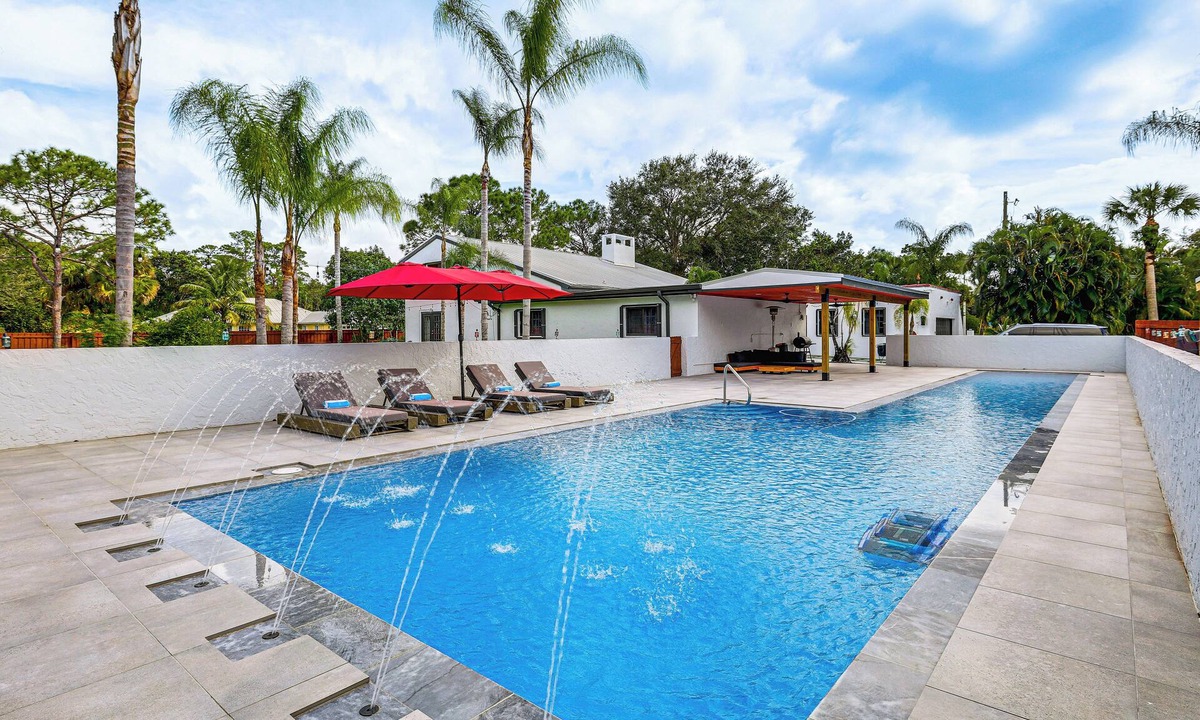 Stuart House | 1 Mi to Boat Ramp: 'The Islander' Home w/Yard