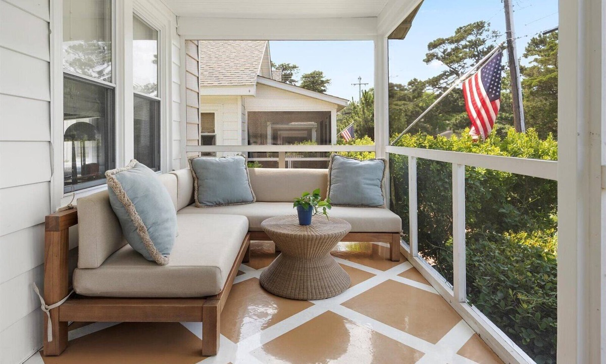 South Rehoboth Cottage | #14 Dog-Friendly 2BR Ocean-Block Cottage in Rehoboth. Steps to Beach & Boardwalk