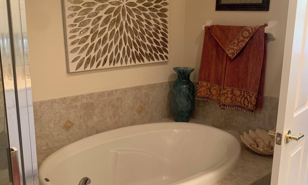 Biggar Condo | 1900 month. Fort Myers. Thru Nov.