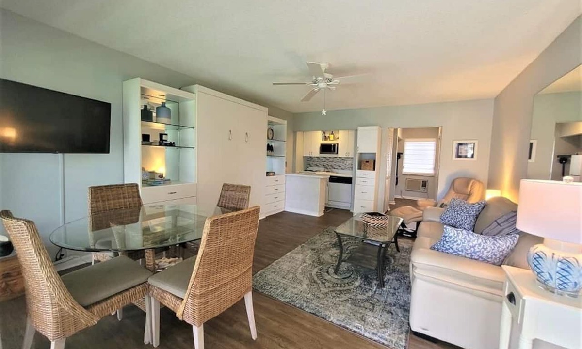 Marco Island Condo | 1BR Marco Island condo with heated pool, WiFi, kitchen, and beach nearby.