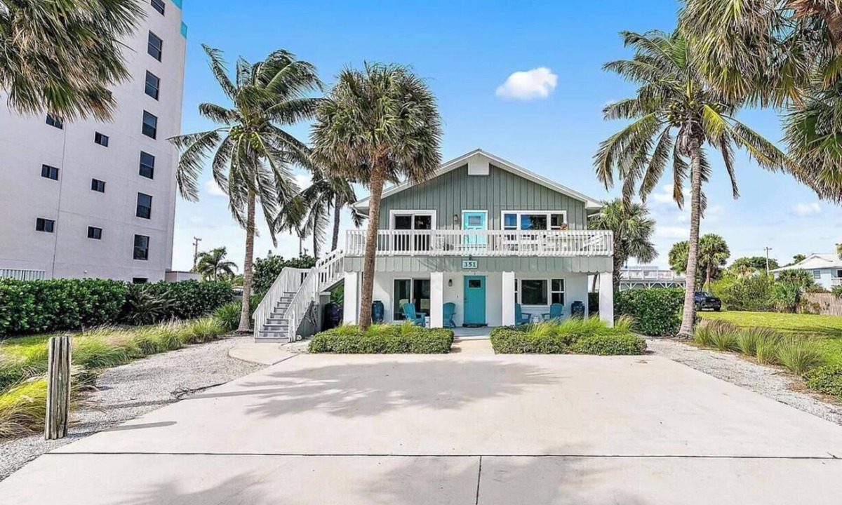 Fort Pierce Apartment | 1st floor Apartment on Hutchinson Island
