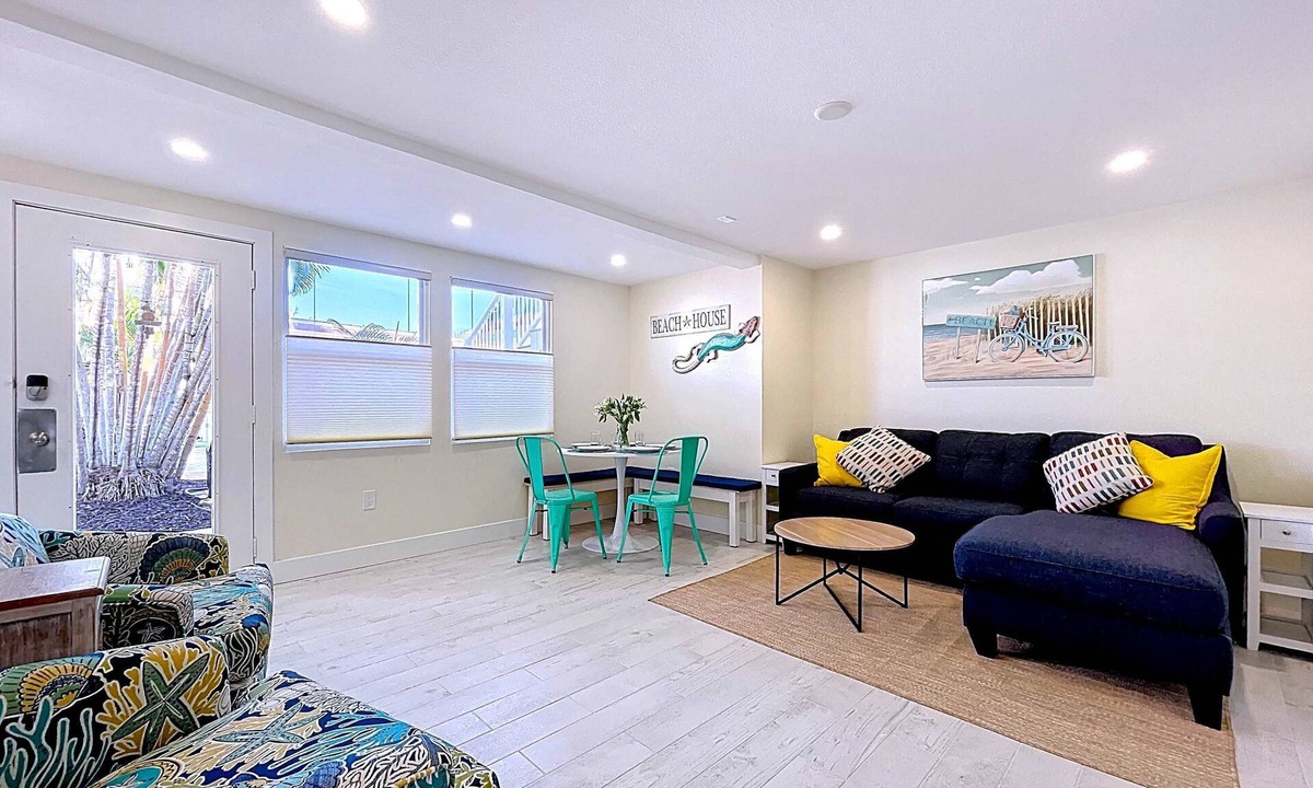 Bradenton Beach Condo | 2 bd w/EnSuites Tropical Crtyd Steps to Beach!