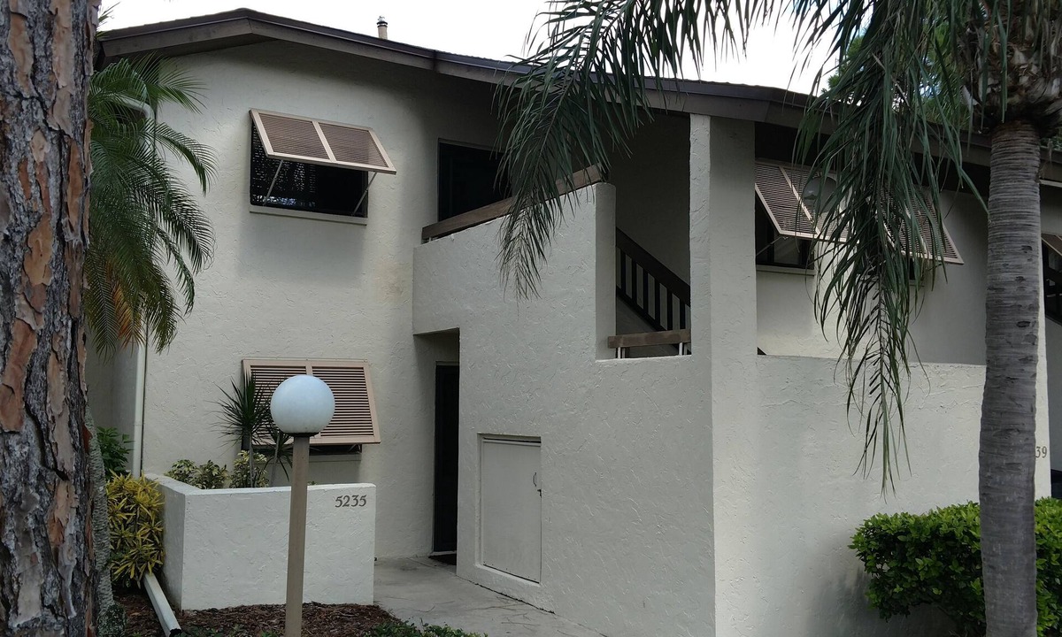 The Meadows Apartment | 2 Bedroom 2 Bathroom Condo with Lovely Lanai overlooking the 16th hole with two lakes