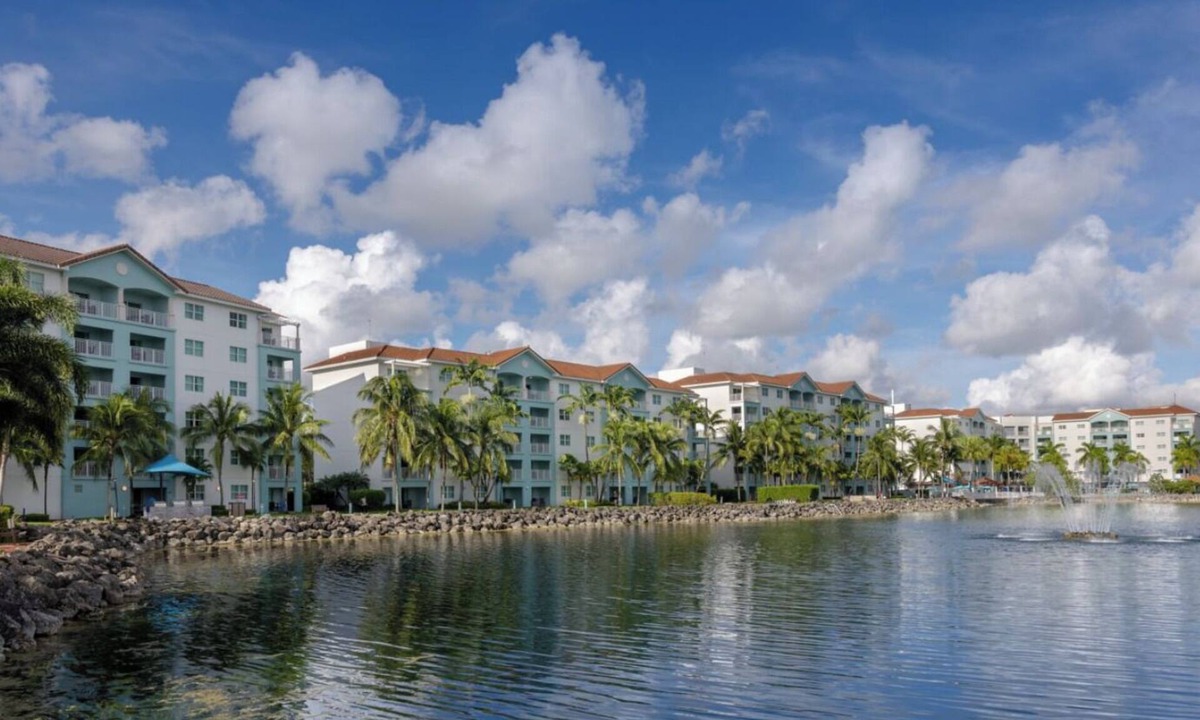 Doral Resort | 2 Bedroom Villa in Beautiful Doral CLOSE to Miami Beach
