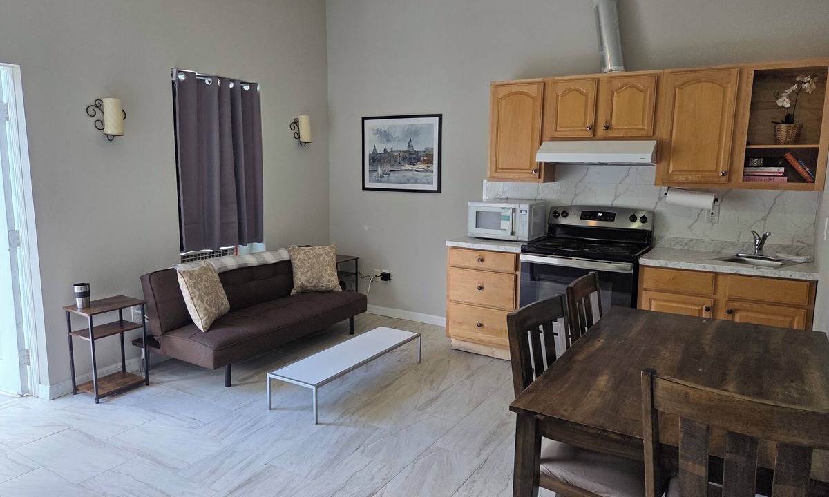 Carrollwood Villa | 2-bedroom villa in tranquil Tampa with cool AC breeze