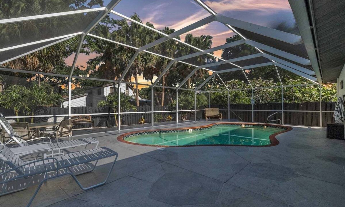 Sarasota Springs House | 2 Blocks from Legacy Trail + Pool + Pool Table