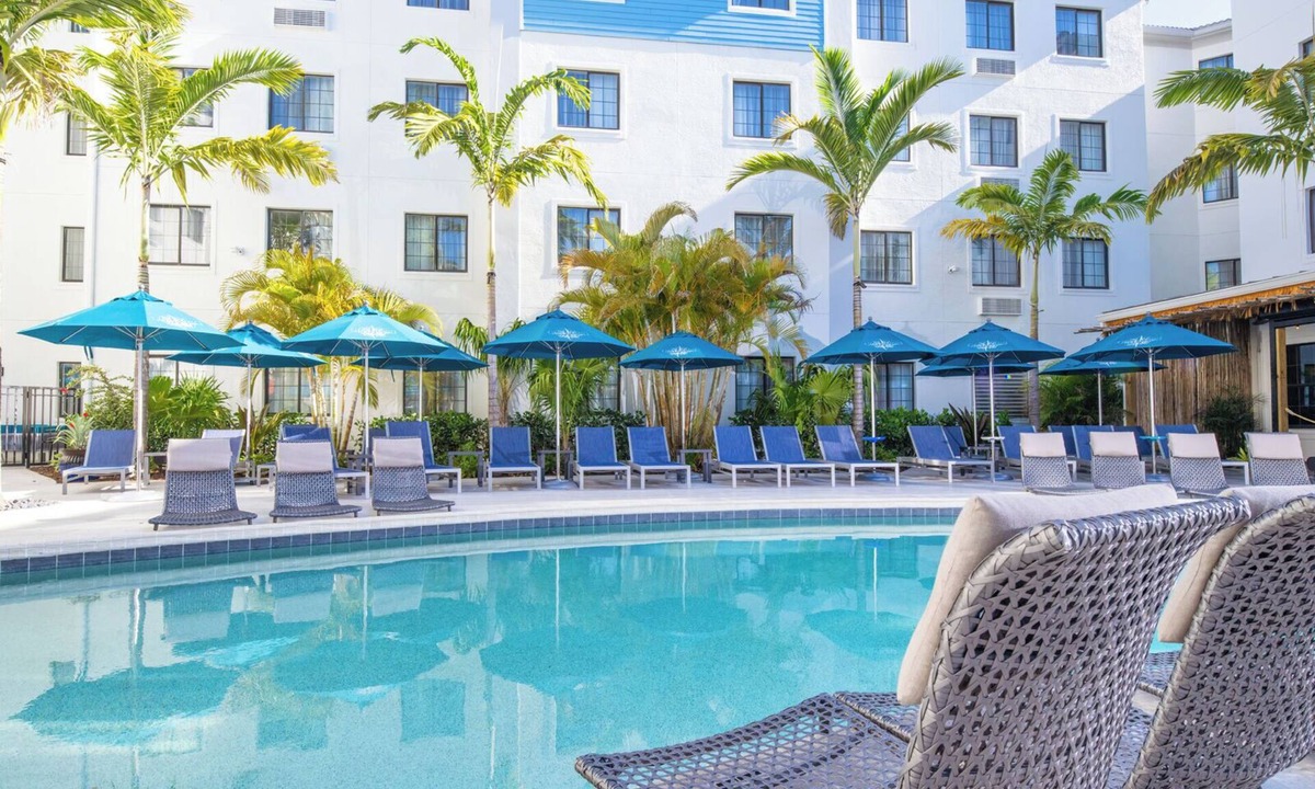 Park Shore Hotel | 2 Elegant Studio Suite Perfect w/Free Breakfast