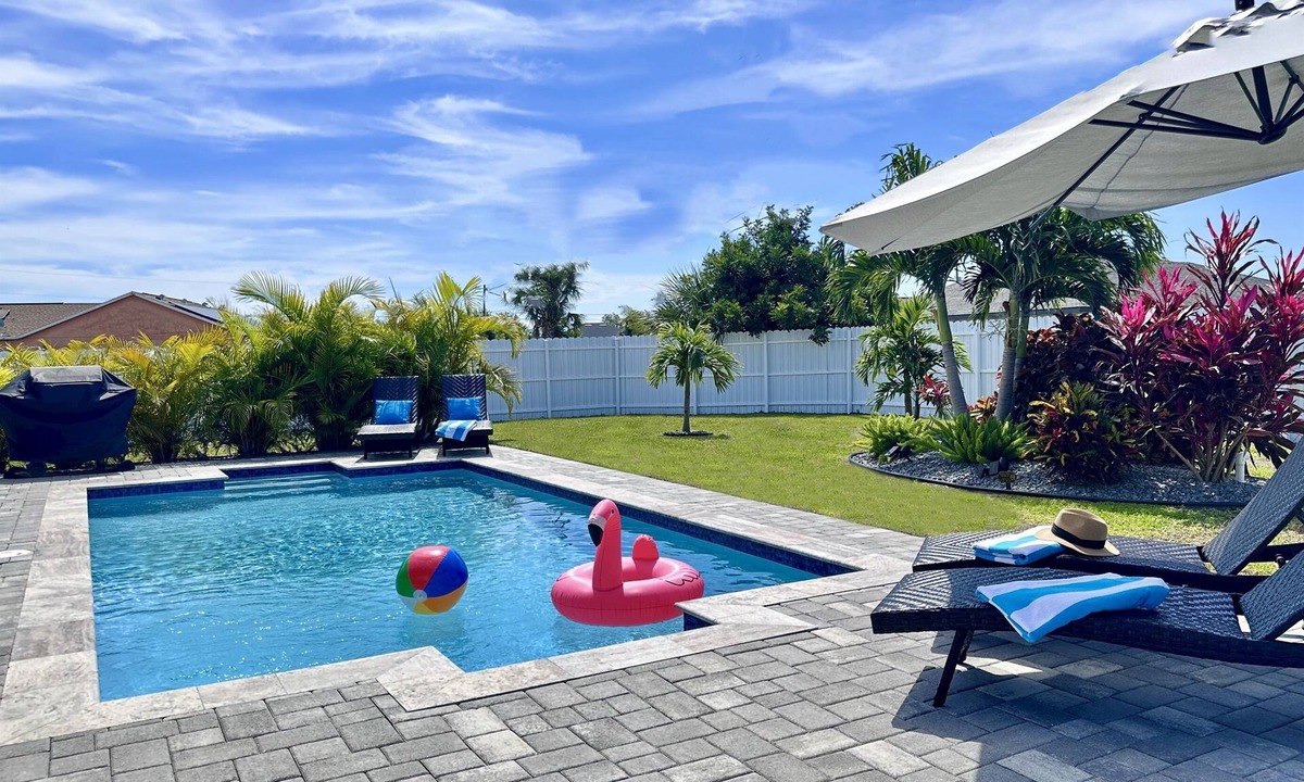 Diplomat House | 2 King Suites, Game Rm, Large Private Fenced Yard