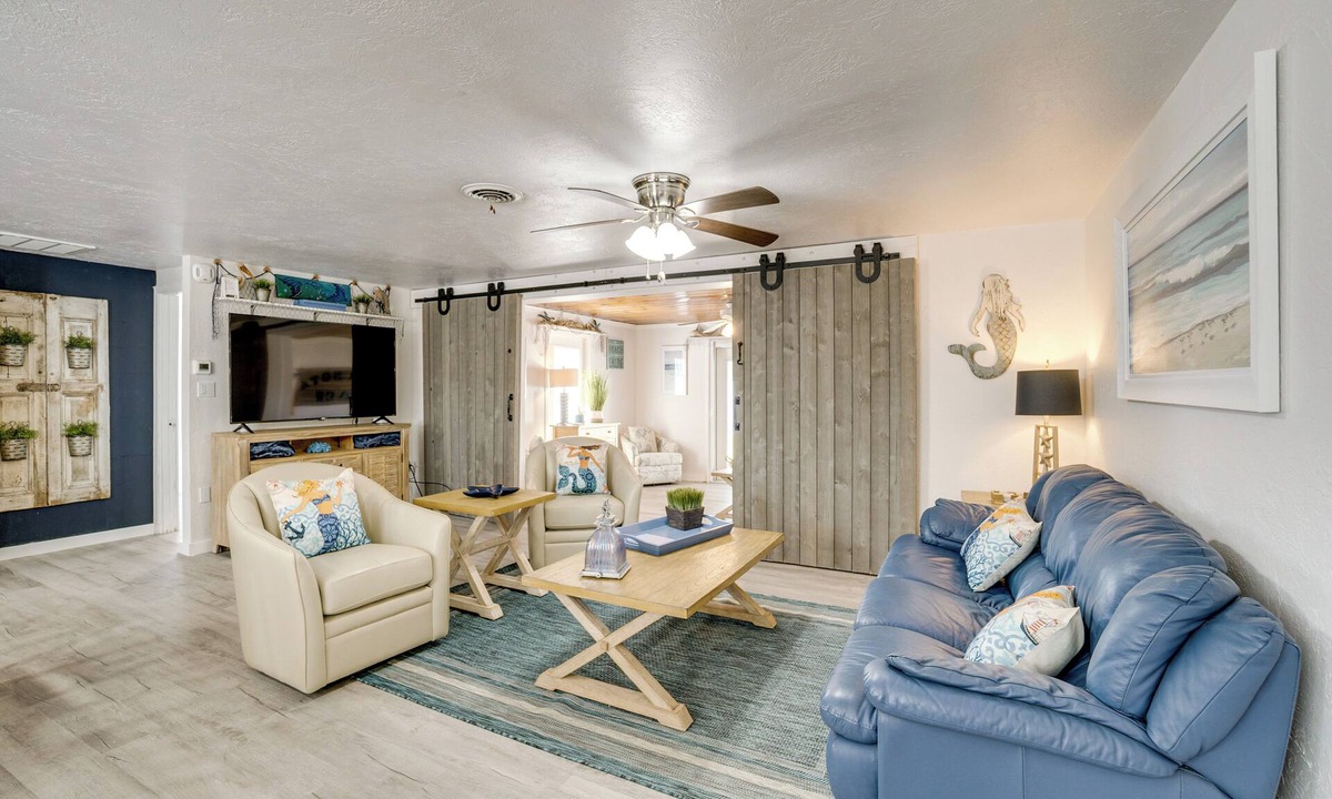 Englewood House | 2 Mi to Manasota Key Beach: Home w/Yard