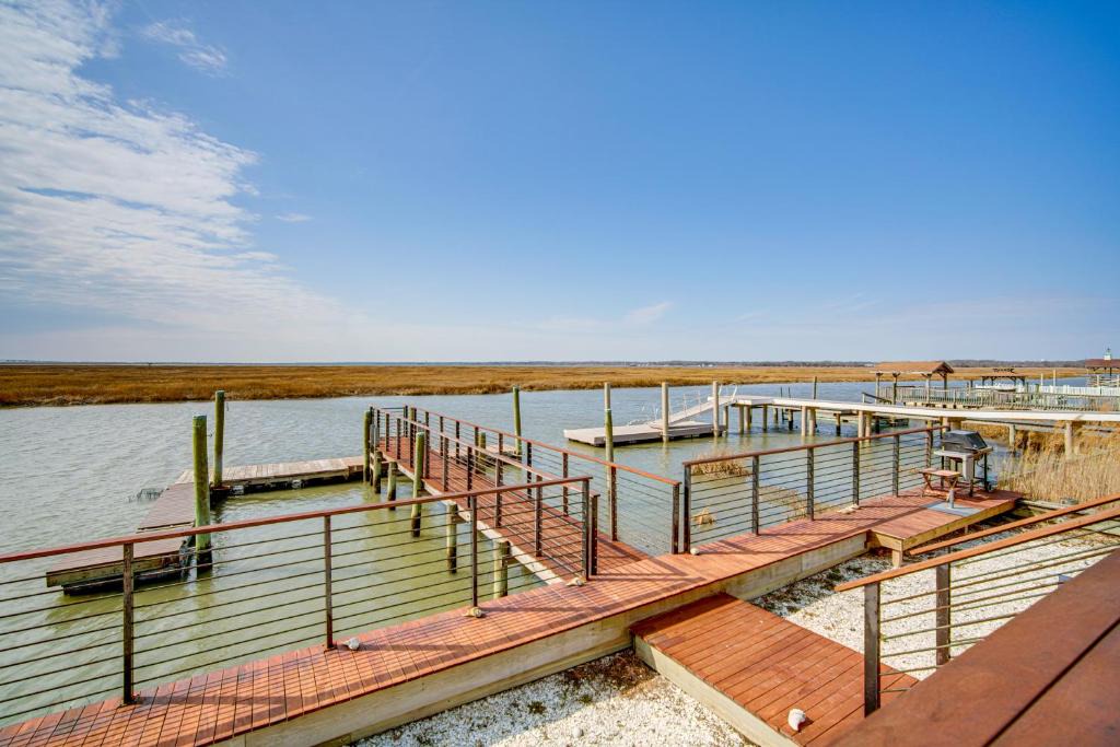 Cape May Court House House | 2 Mi to Stone Harbor Beach: Lovely Bayfront Home