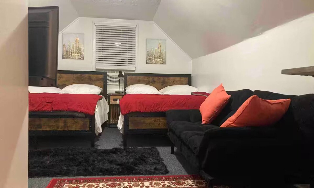 Uniondale Apartment | 2 Pvt bed Rm 1bathroom no kitchen attic