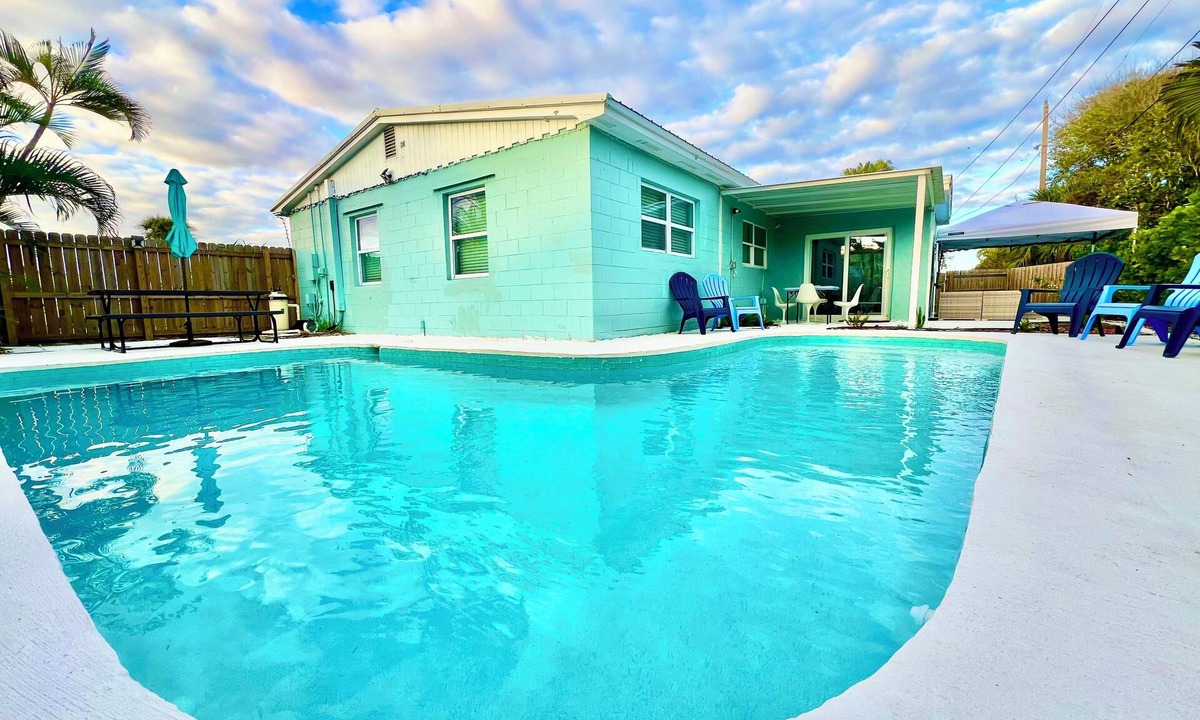 South Patrick Shores House | 20% Off/3-bedroom house/Pool/5 Min to the Beach/Satellite Beach/7 Persons