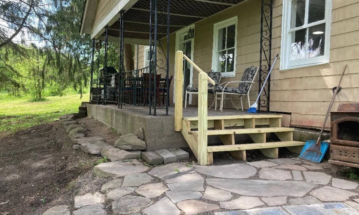 Aldenville House | 200 Year Old Farmhouse on Private 8 Acre Lake Pet Friendly.