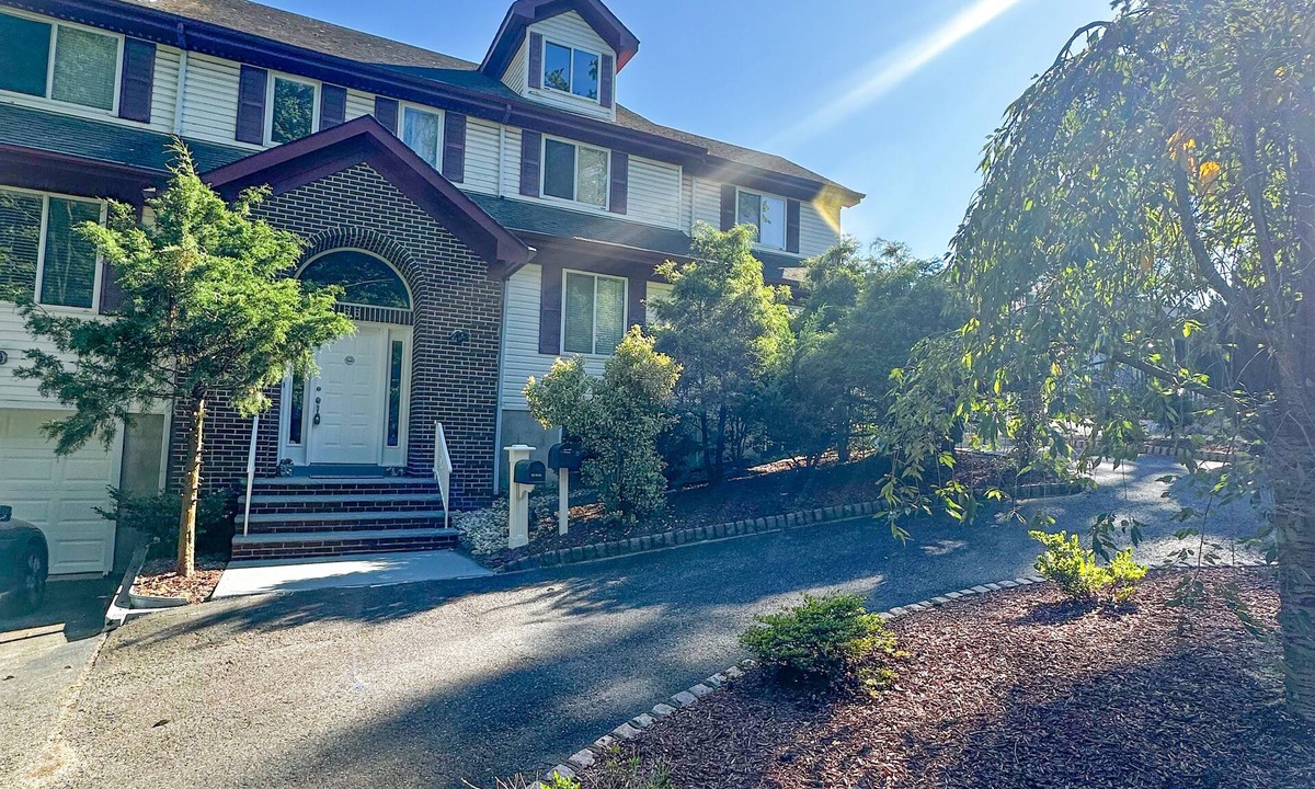 South River Apartment | 2000 sqft near NYC