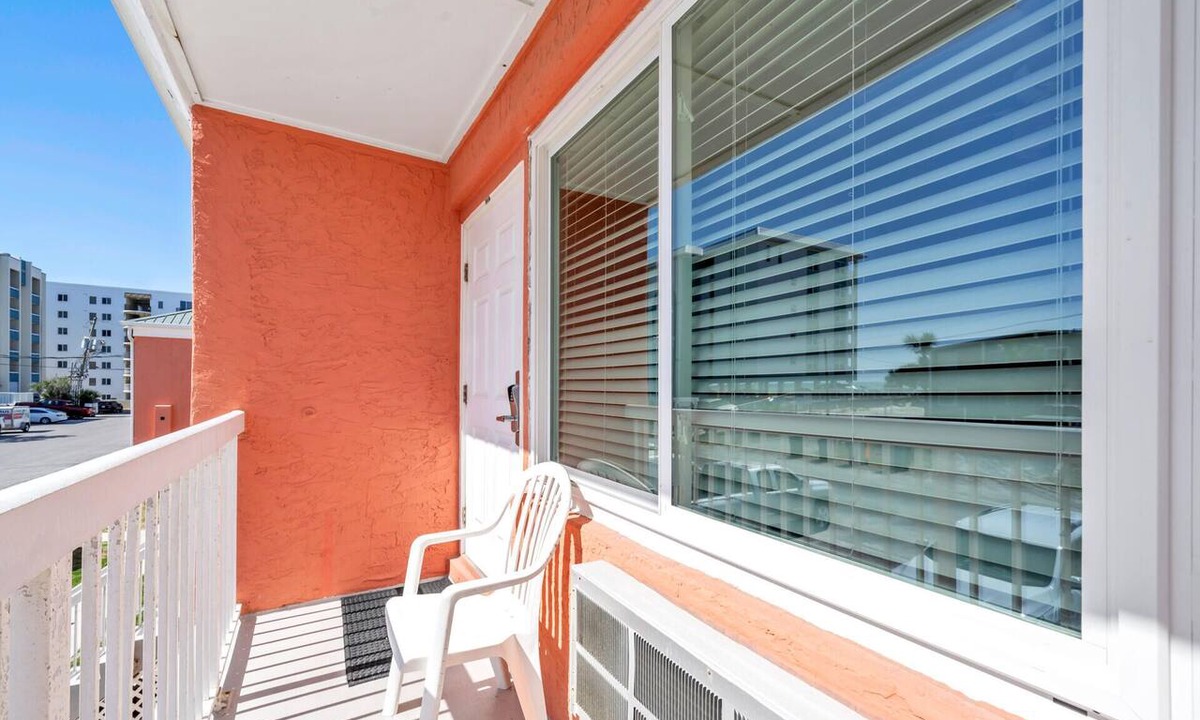 Fort Walton Beach Condo | 202 Tropical Isle Studio Suite- Steps to Beach! AUG SALE