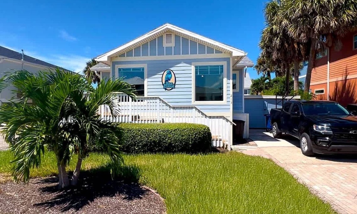 Fort Myers Beach House | 213 Ohio Cozy Cottage Just Short Walk to Beach