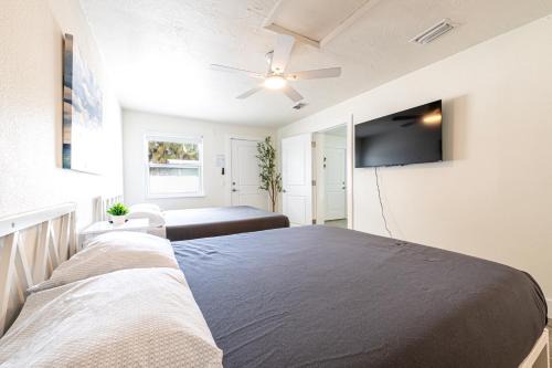 Indian Rocks Beach Apartment | 2bd 2ba Sunview 6 2Mins to BeachPool!