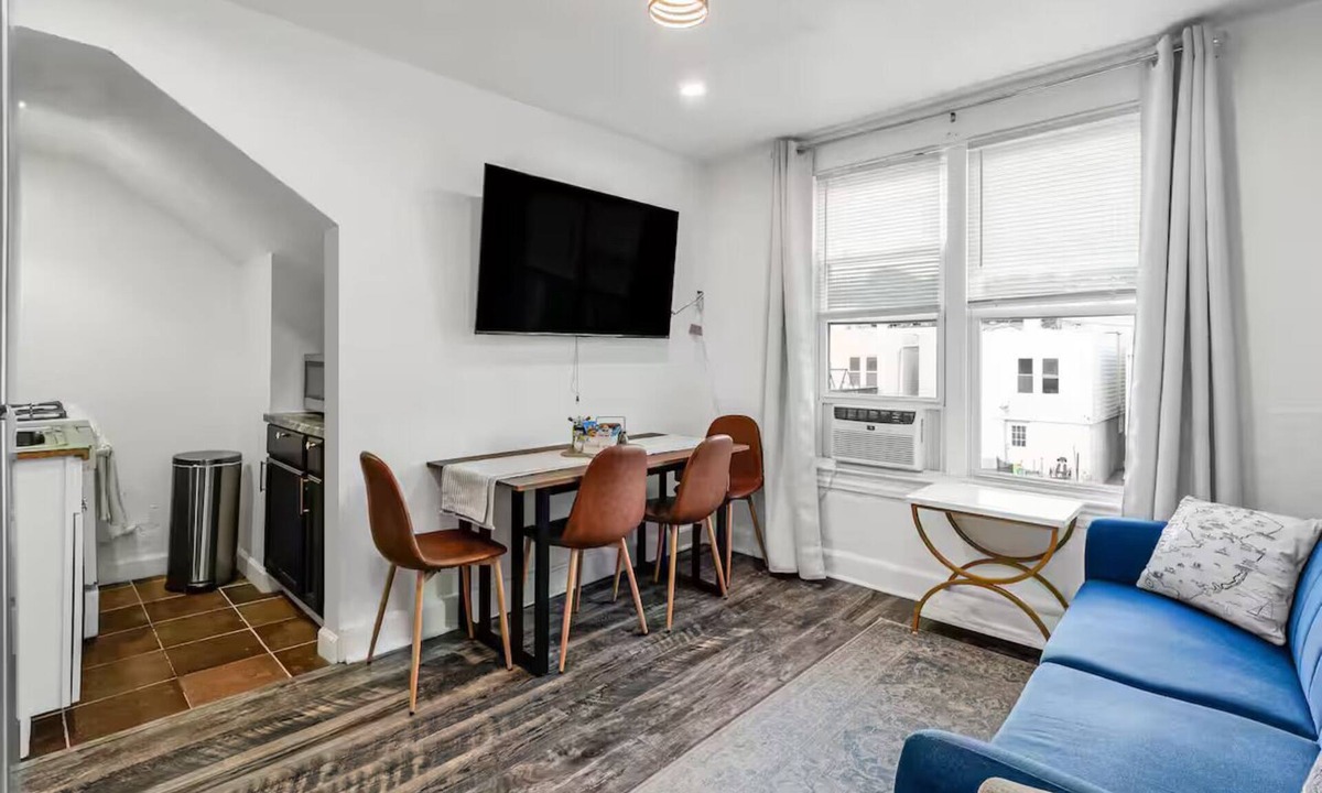 North Bergen House | 2BDR 3Bed Second Floor/15 minutes to NYC Times Sq.