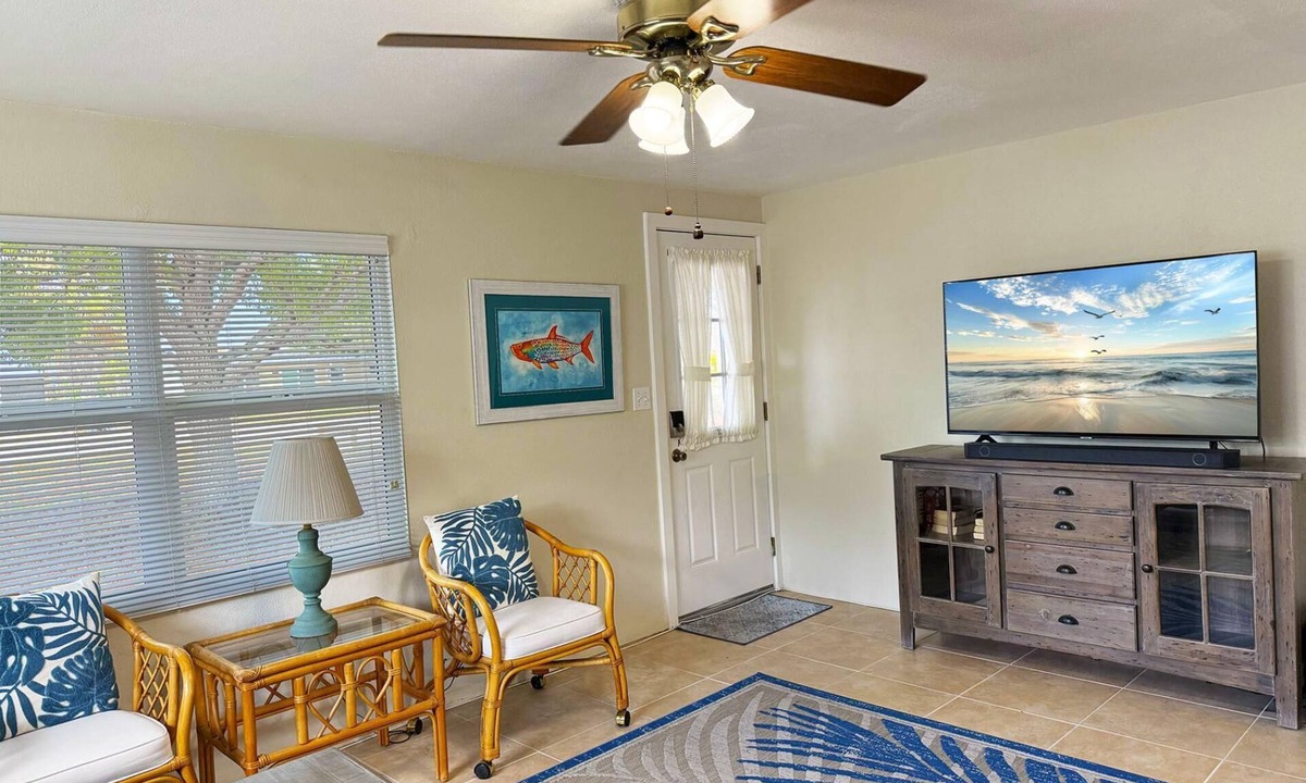 Englewood House | 2BR Coastal Cottage – Minutes to Beach & Bay