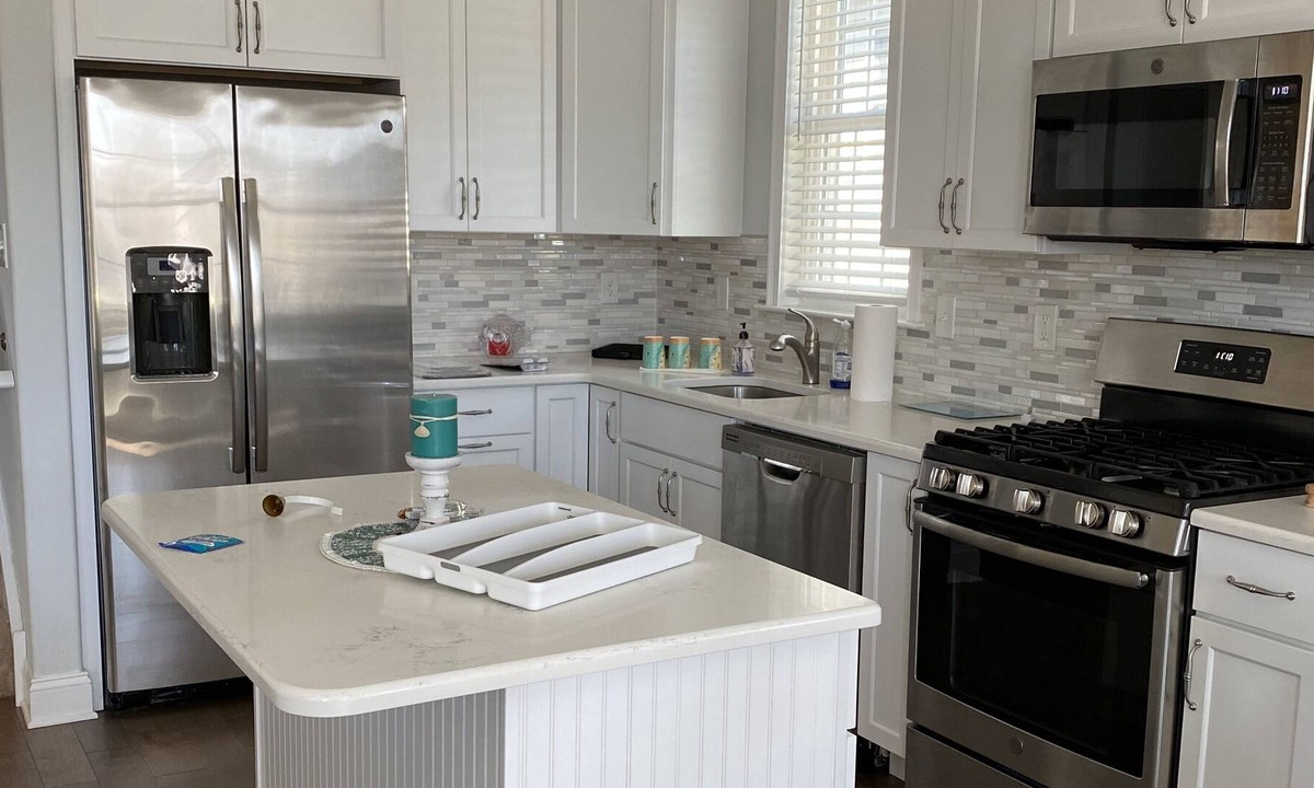 North End Condo | 2nd Floor Condo - Short walk to Beach/Downtown/ boardwalk Convenient Location!!
