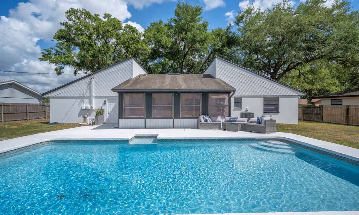 Lakeland House | 3/2 Beautiful Pool Home + Garage + Pet Friendly