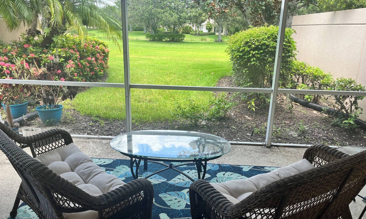 Palmer Ranch House | 3-bd, 2.5-ba end unit townhome in amazing gated community within Palmer Ranch