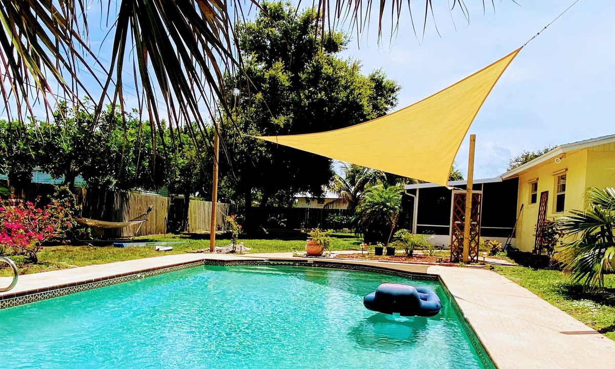 Stuart House | 3 Bedroom 2 Bath House with pool - Close to the beach and downtown