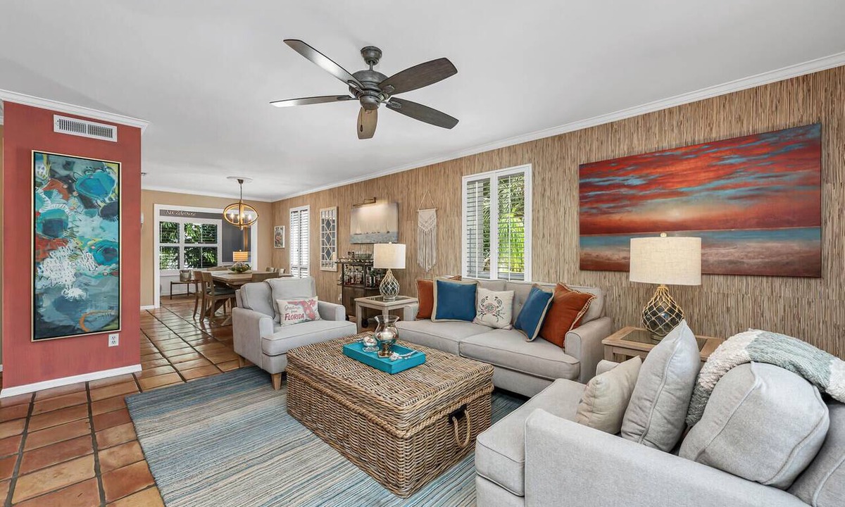 Old Naples House | 3 bedroom 3 and a half bathroom Townhome in heart of Old Naples with golf cart!