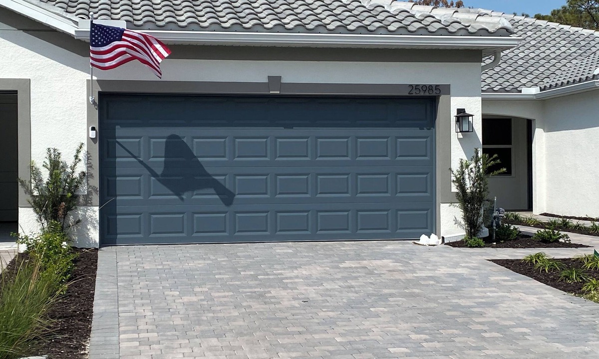 Englewood Condo | 3-bedroom condo in "Beachwalk" Englewood with WiFi, fitness room, AC, & pool.