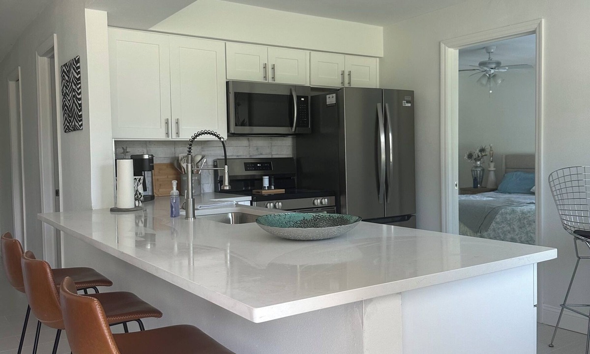 Shore Acres House | 3-bedroom house in soothing St. Petersburg with cool AC