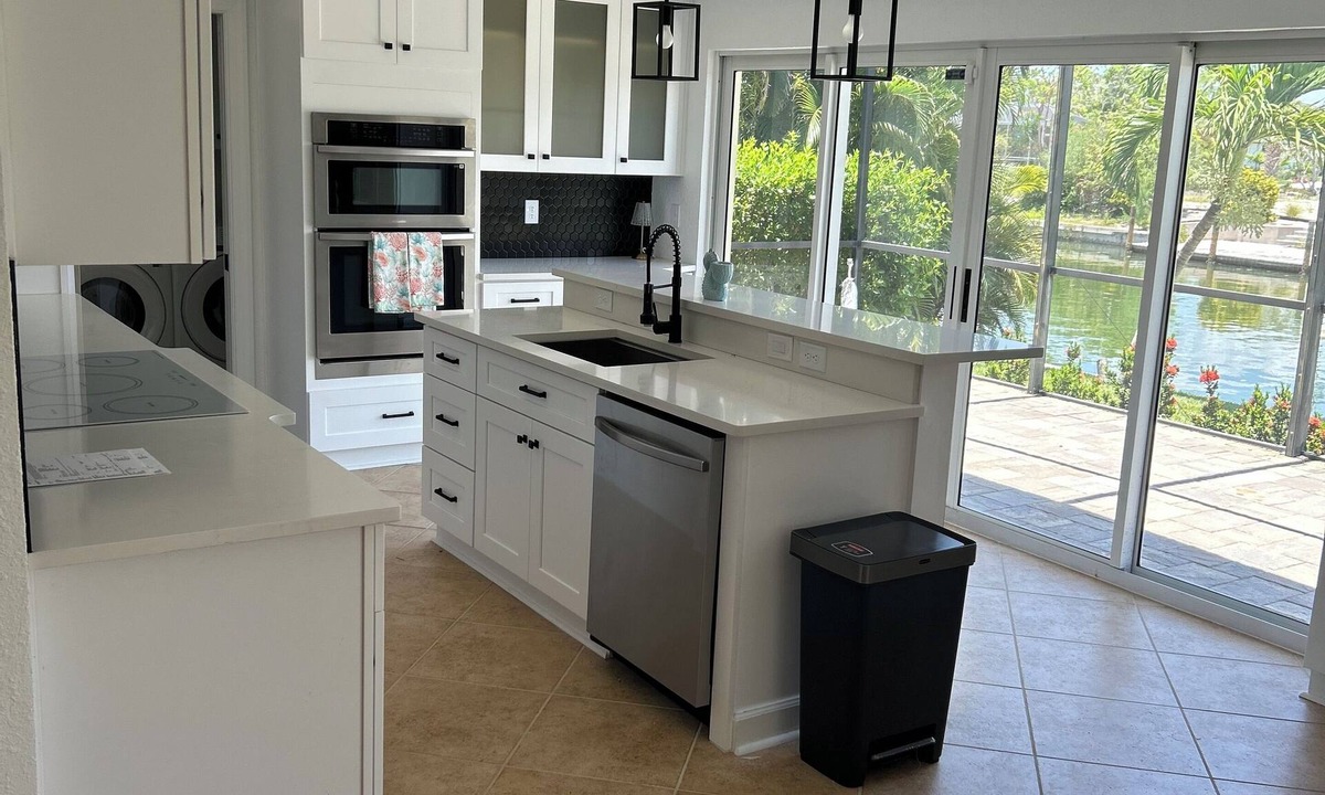 Shell Harbor House | 3-bedroom house in fantastic Sanibel with AC