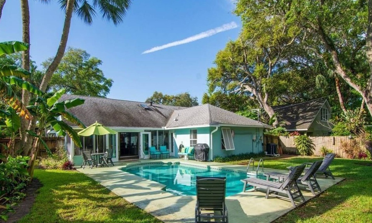 Vero Beach Apartment | 3 Bedroom Single family 320419 by Houzlet