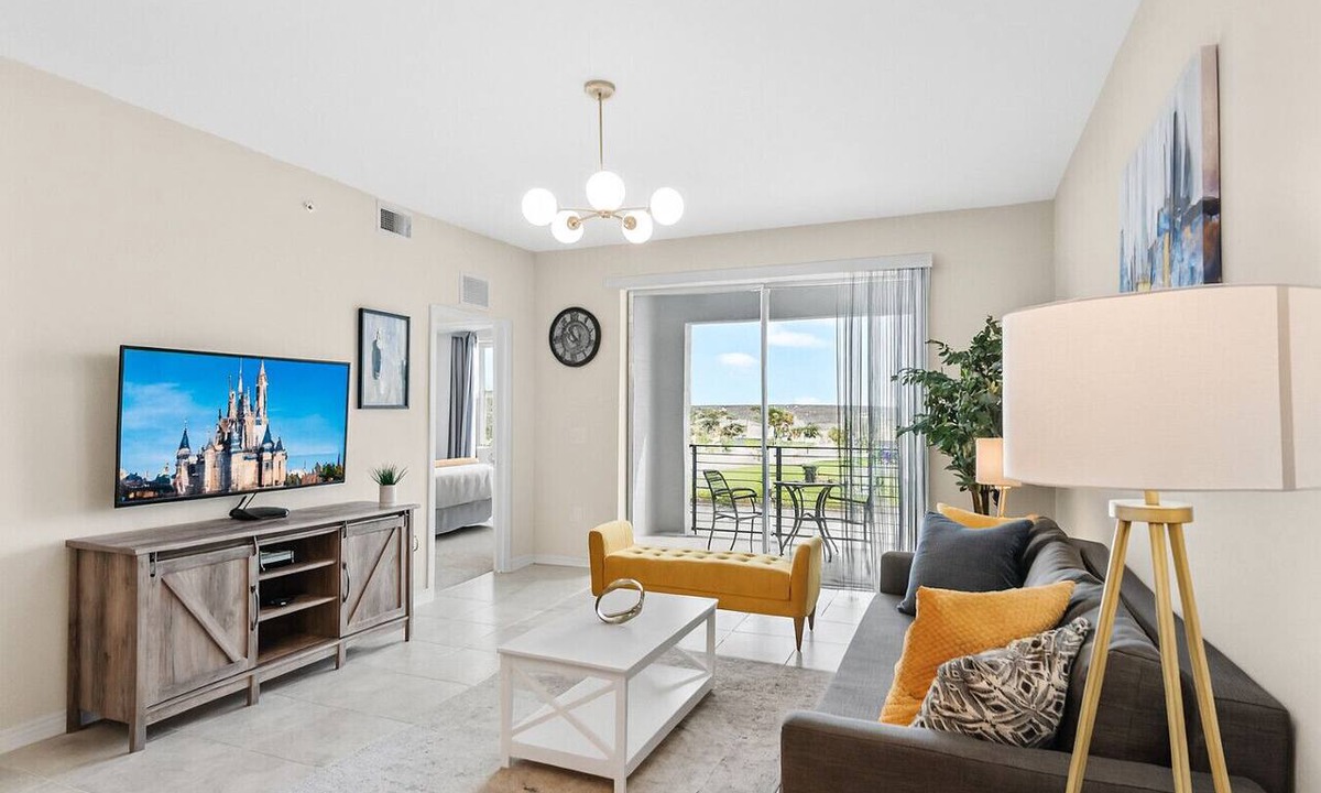 Kissimmee Condo | 3161-305 Condo Resort Water Park Pools near Disney