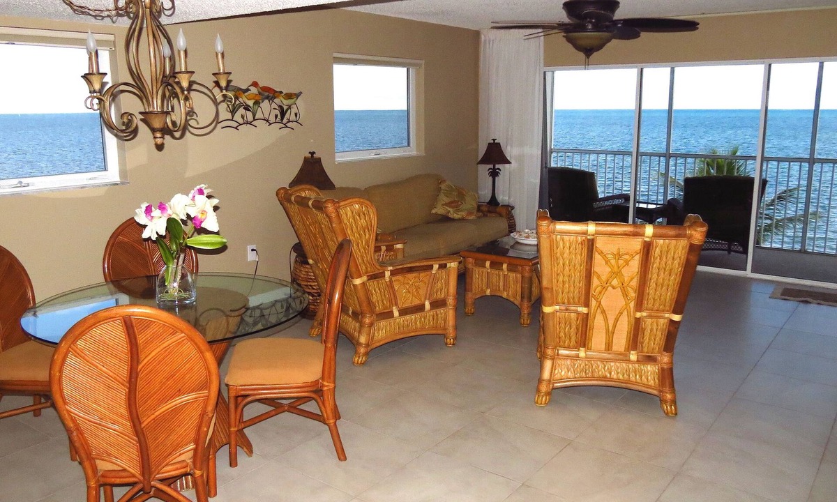 Marathon Condo | 33% Off. Summer Seaweed Sale! Oceanfront Condo On The Beach With A Pool!