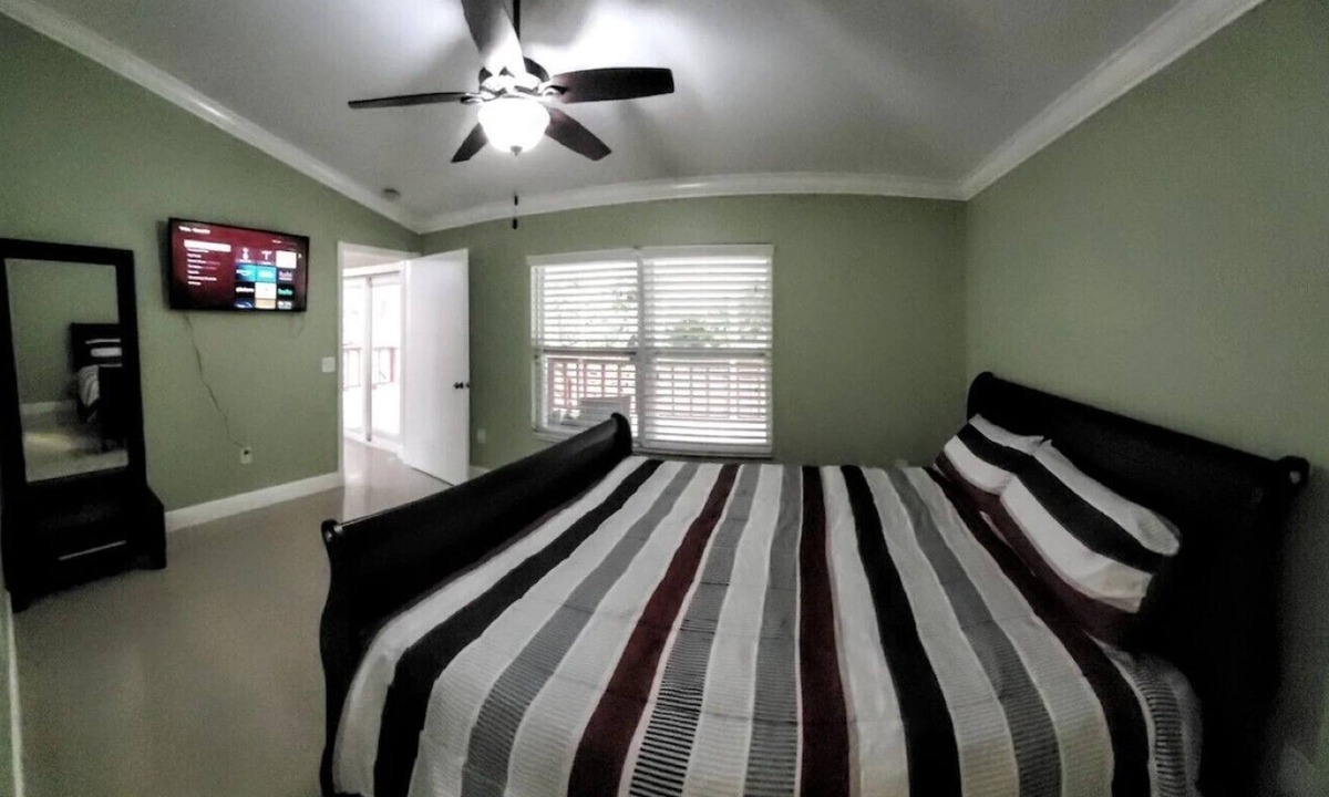 Carrollwood House | #35 @Tampa Spot - By Joyful Moments of Tampa Bay