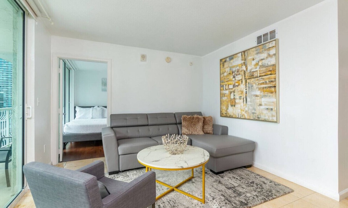 Brickell Condo | 3815 - Stunning Clean 3BR APT @Brickell, Free Parking