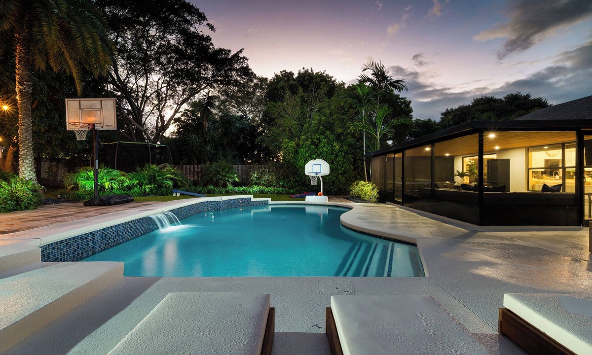 Lake Ida Shores House | 3BR Delray Retreat Pool + Hoops Aug Deal