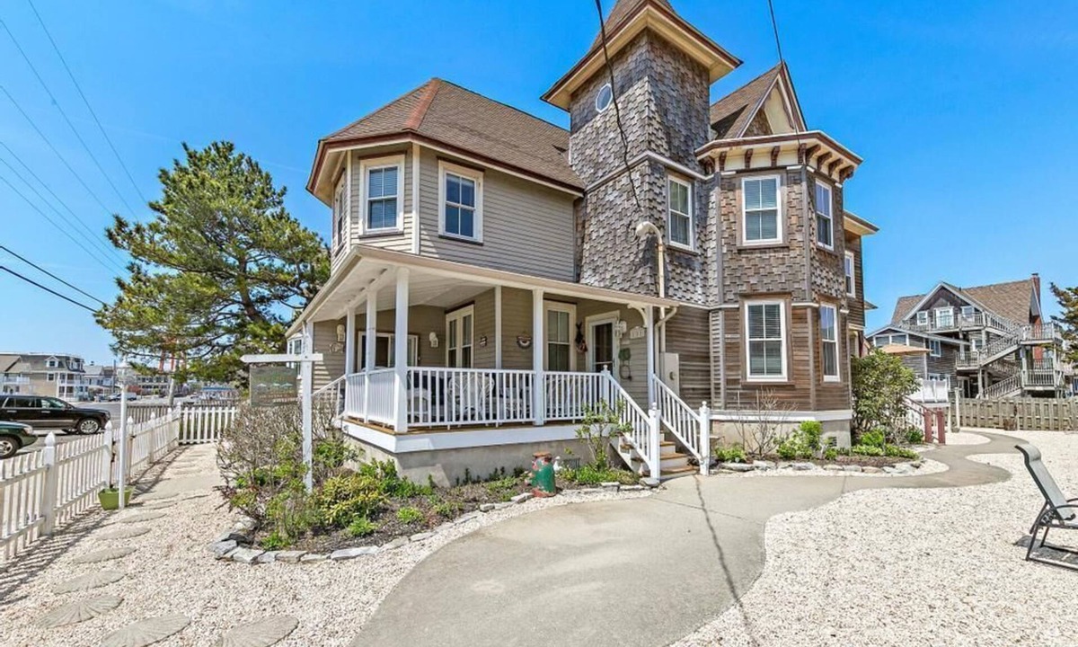 Beach Haven Apartment | *3rd to Beach*BIG DISCOUNTS Summer Weeks *CleanUPDTDVictorian*Across VeteranPrk