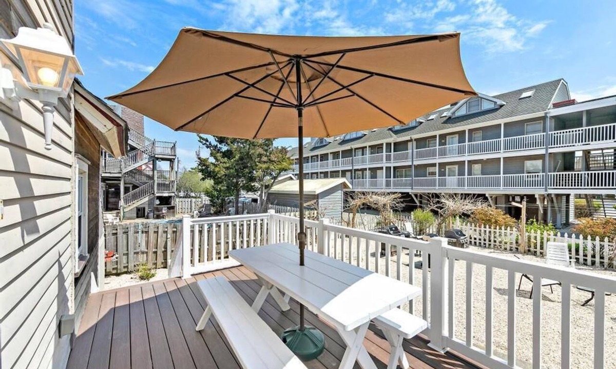 Beach Haven Apartment | *3rdtoBeach*BIG DISCOUNTS SUMMER WEEKS*Heart of BEACH HAVEN*Across Veterans PRK
