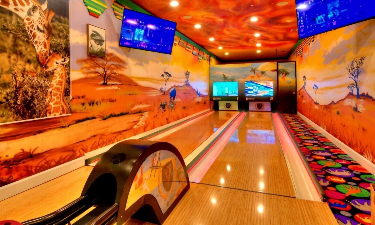 Kissimmee House | 3xSide-by-side,Bowling, 1GB wifi, videowall TV, ensuites, sleep 120