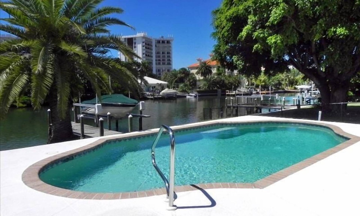 Saint Armands Key House | 4/2, Private Pool, Walk to St. Armands and Beach
