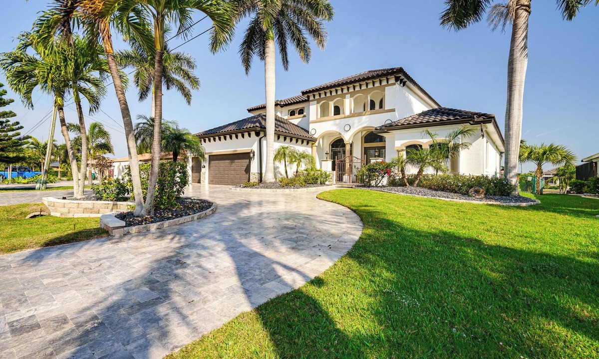 Yacht Club House | 4 bdrm house close to restaurants, beach, attractions and quick boating access