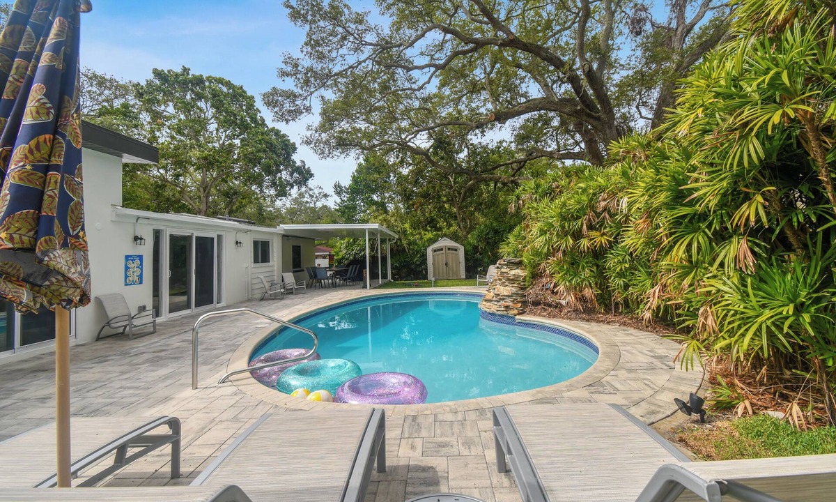 South Pinellas Community Council House | 4 Bedroom 3 Bath Pool Madeira Beach HideAway