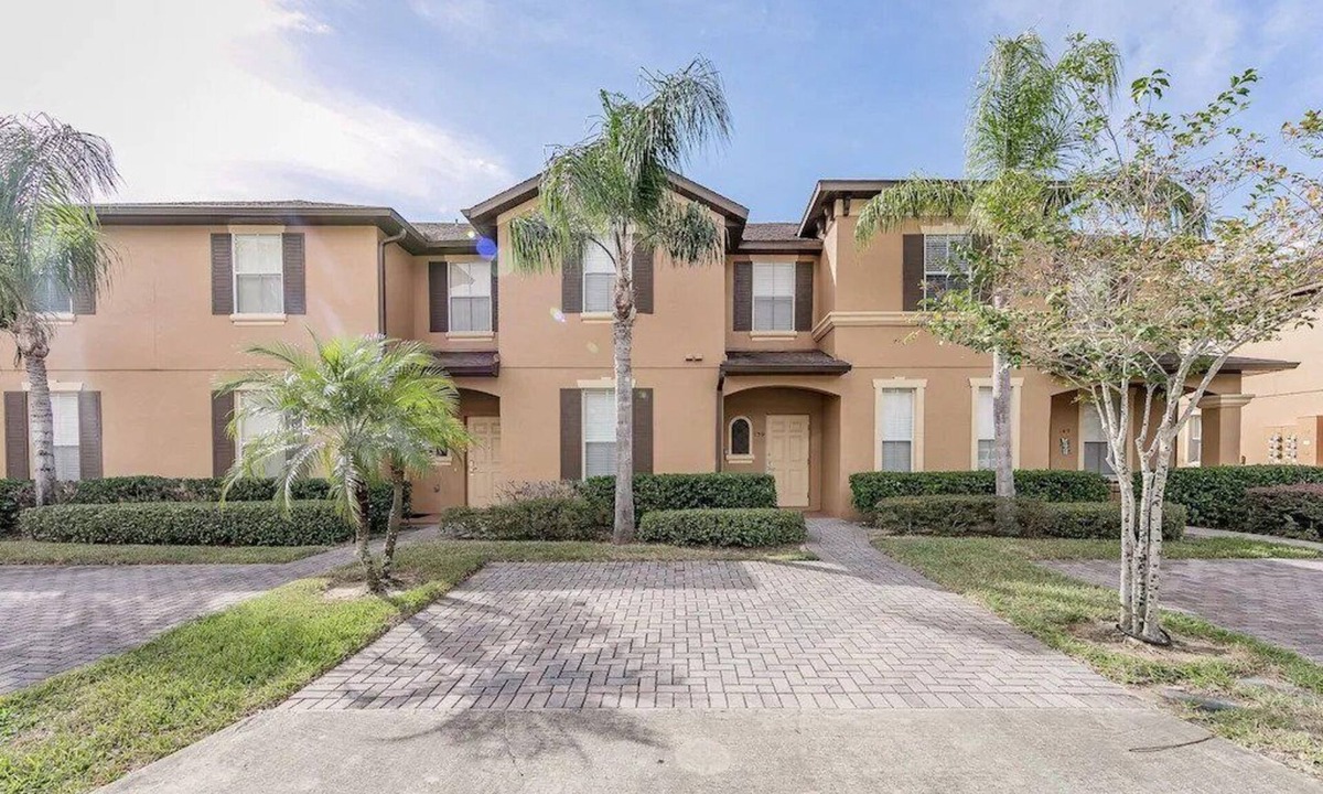 Highlands Reserve House | 4 bedroom townhouse. Located steps from the pool. 5% discount for week bookings.