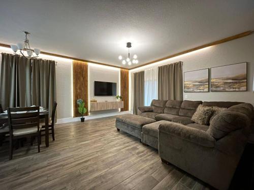 Regal Palms House | 4 Bedrooms 3 Bathrooms Regal Palms 340 Ma