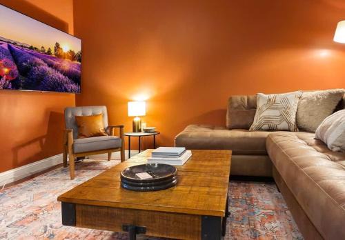 Chinatown Apartment | 4 Beds Chinatown 2 King BR 2 BA Apt Central Walkable to Convention Center Reading Terminal